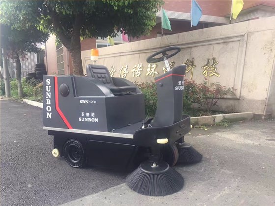 意昂4小型电动扫地机