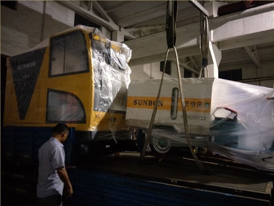 意昂4电动清扫车装车