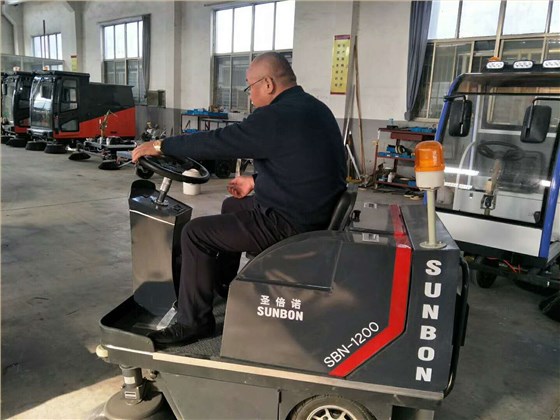 意昂4小型扫地车