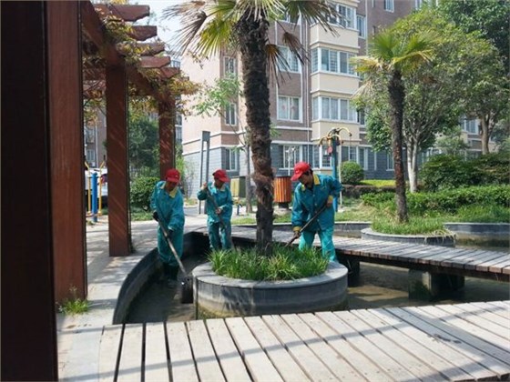 物业园区道路高效清扫就选意昂4电动扫地车