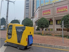 电动环卫扫地车保洁还市民一个整洁的街道
