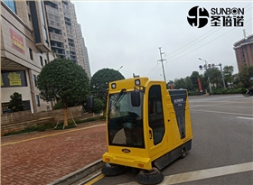 电动扫路车在城镇环卫的应用