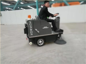 【360&deg;旋转】意昂4工业扫地机,吸尘范围广,效率高！