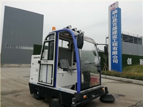  全封闭扫地车怎么选购？