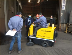 深圳建材厂选购意昂41400驾驶式电动扫地车