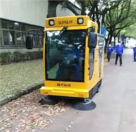 湿地公园落叶清扫选用哪款电动清扫车合适