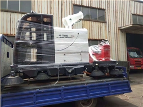 电动清扫车让意昂4能够快速完成清扫工作 电动清扫车让意昂4能够快速完成清扫工作