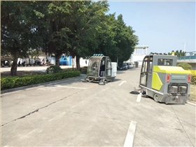 商用扫地车，则是洁净厂区的重要工具