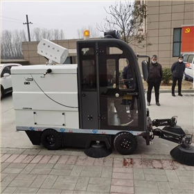 清扫车的引入，为小区保洁工作带来了显著改变