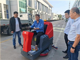 商业驾驶式洗地机的应用场景及未来发展趋势 商业驾驶式洗地机的应用场景及未来发展趋势