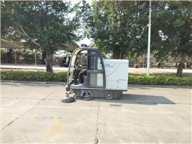 时代的清洁先锋：扫地车在各行业的新兴应用