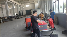 仓库扫地车