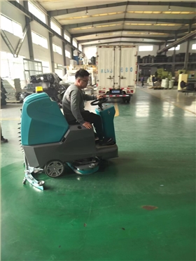 驾驶式车间清扫机：高效清洁的工业利器