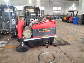 驾驶清扫车：停车场清洁的&ldquo;实力担当&rdquo;