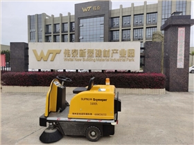 广东某新型建材产业园使用意昂41400电动扫地车