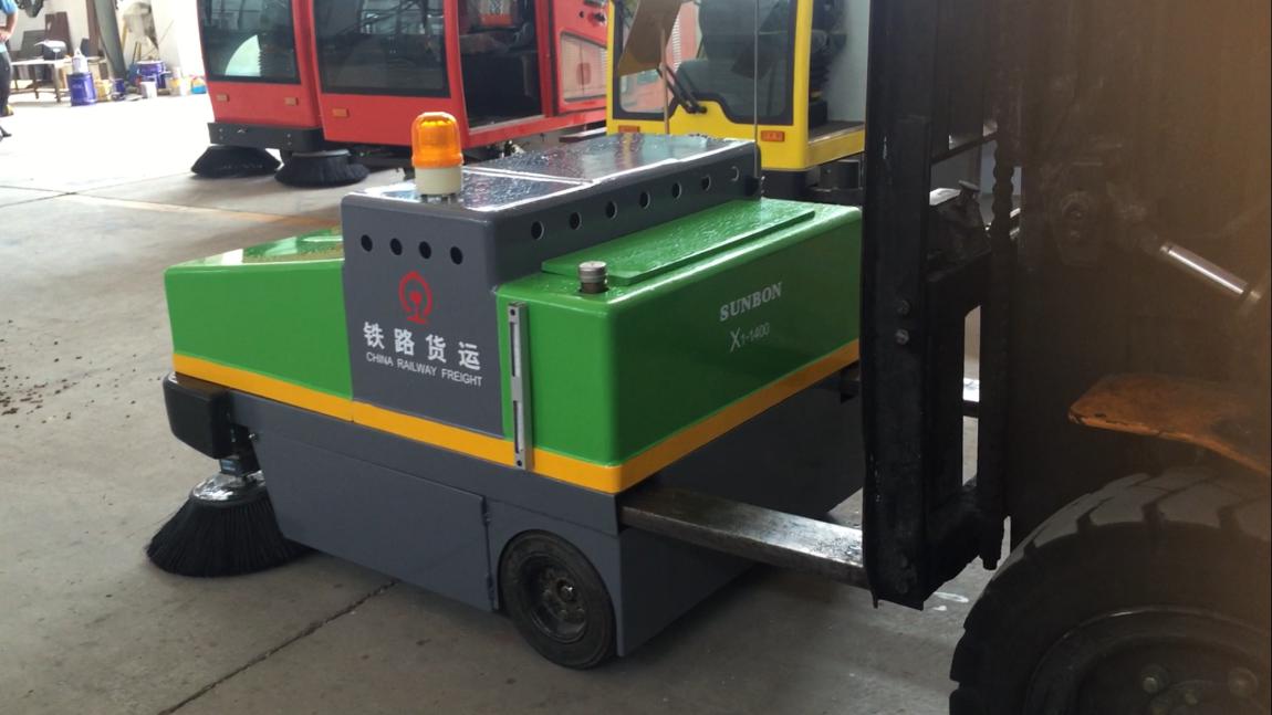 意昂4电动扫地车1400-铁路专用