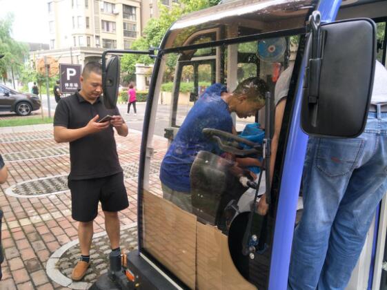 意昂4电动扫地车