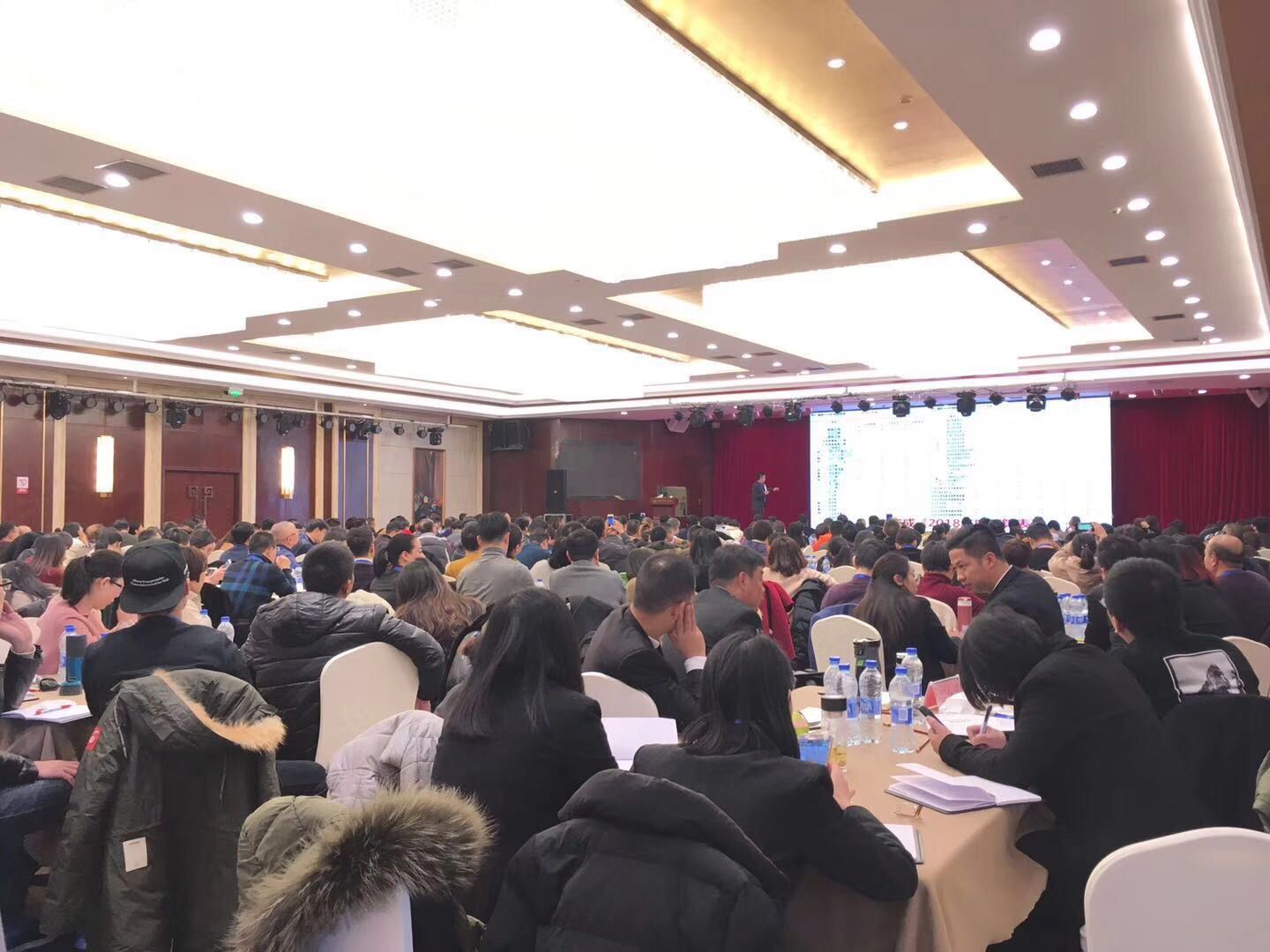 意昂4扫地车厂家在牛商网学习