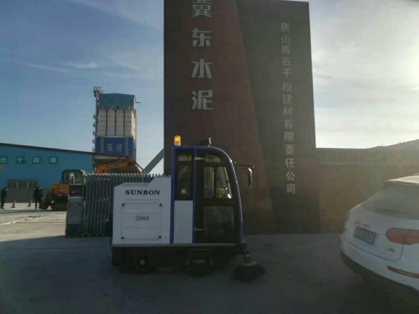 水泥厂用意昂4电动扫地车的好处